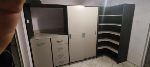 Гардеробна с къстъм шкаф за ботуши