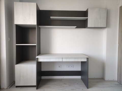 Вграаден гардероб с бюро